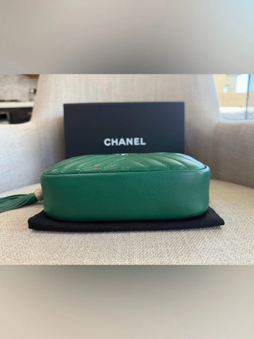 CHANEL Emerald Green Quilted Chevron Leather Crossbody Camera Bag with Tassel - Picture 6 of 15